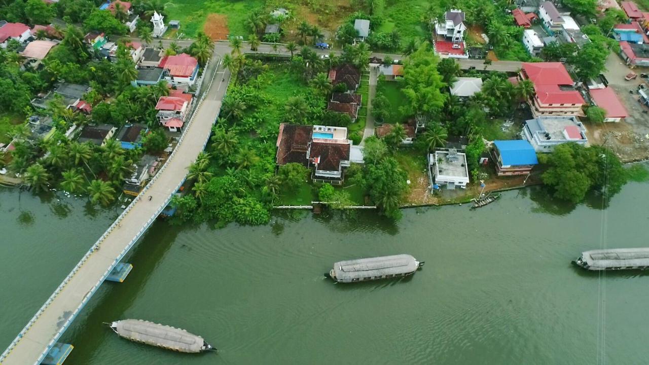 Triveny River Palace Hotel Alappuzha Exterior foto