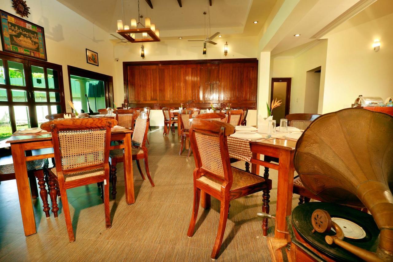 Triveny River Palace Hotel Alappuzha Exterior foto